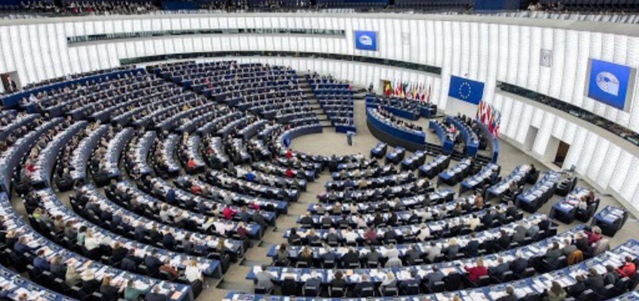 Parlamento europeo votazione stop alle auto termiche 2035
